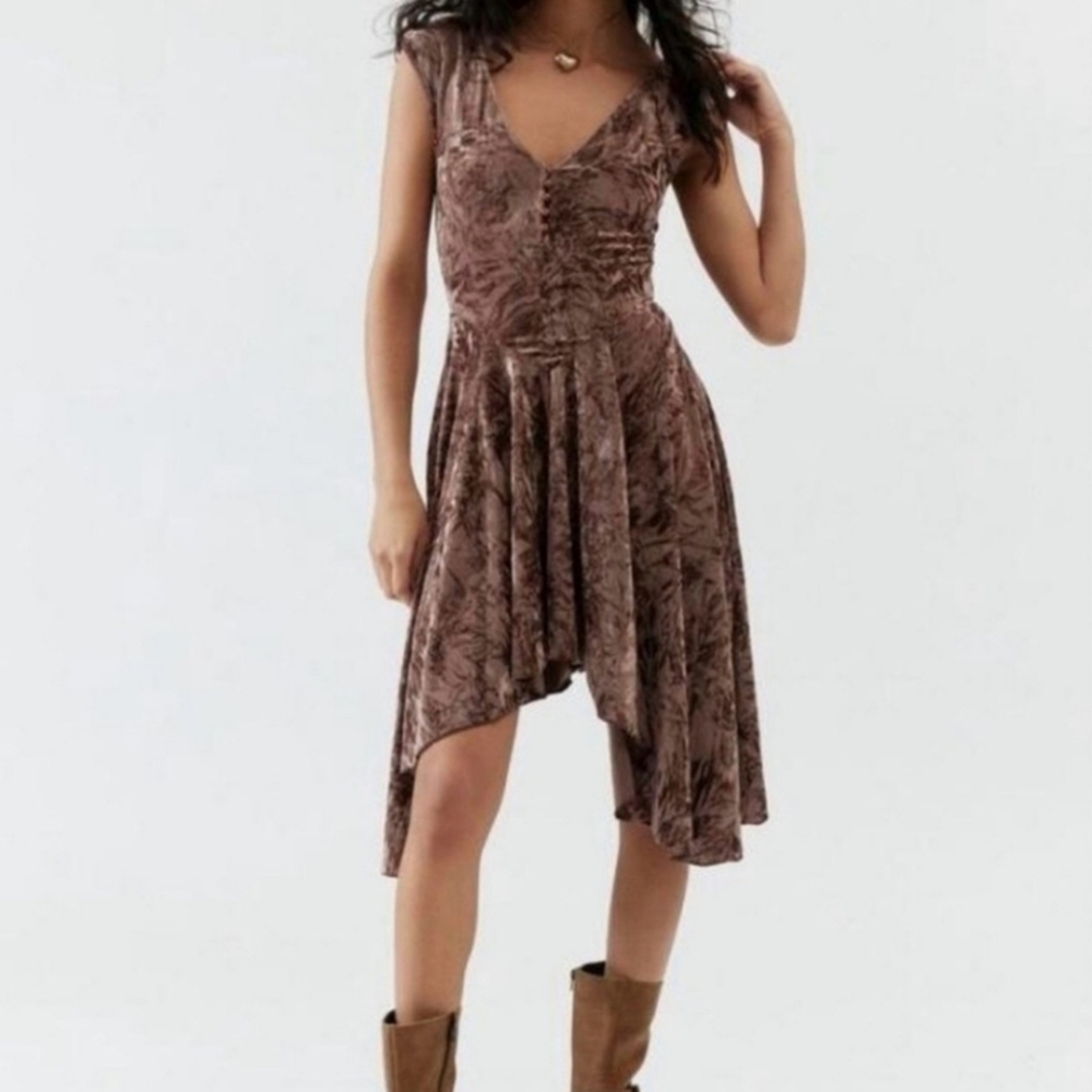 🥥NWT Silence + Noise Crushed Velvet Asymmetrical Dress
